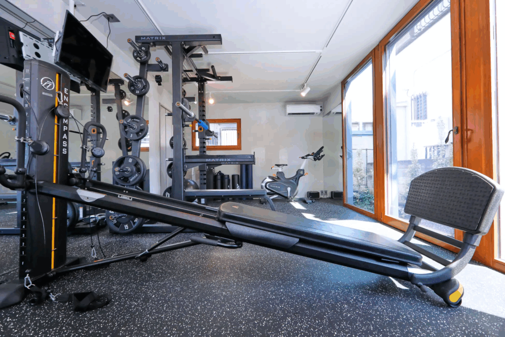 スポーツモチベーションプロデュース 「MABPマーヴェリック」が新設したクラブハウス内のトレーニングルーム